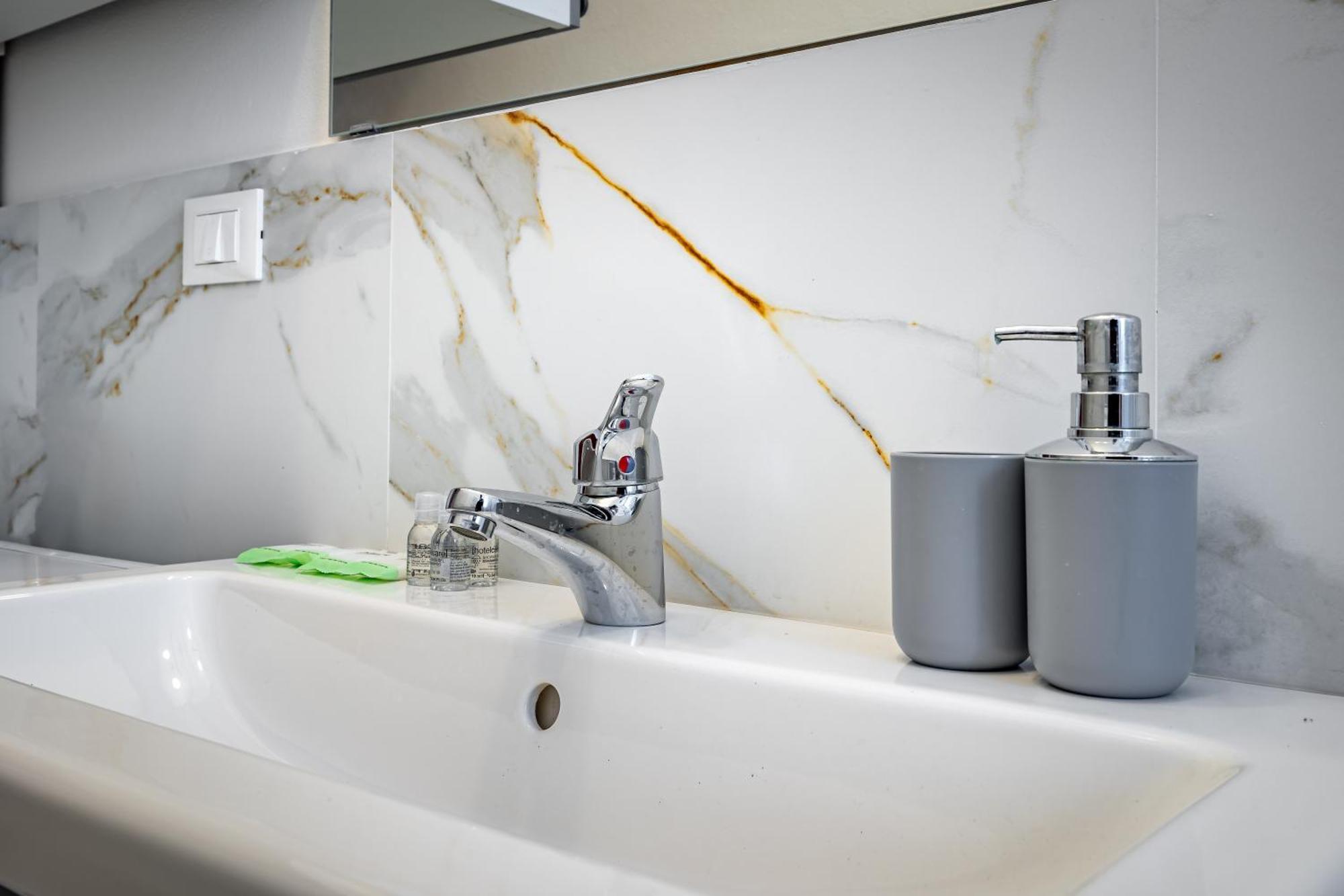 Yd Aleardi Luminous And Comfy Apartamento